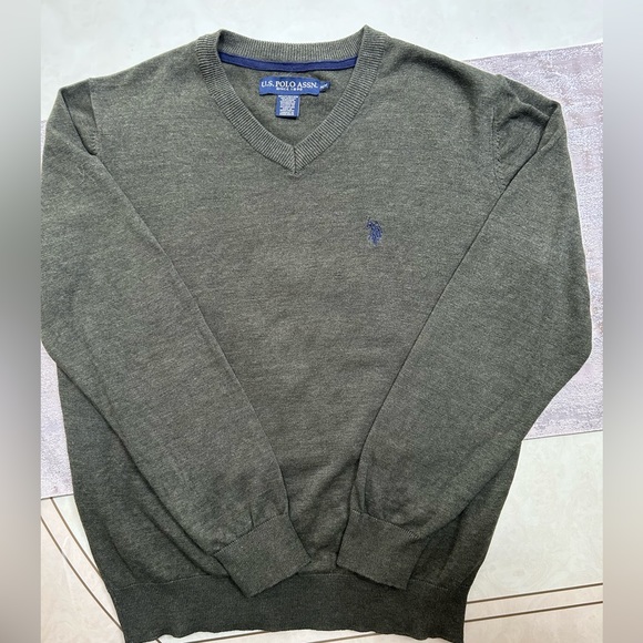 Men’s U.S Polo Assn V-neck Sweater - Picture 2 of 14